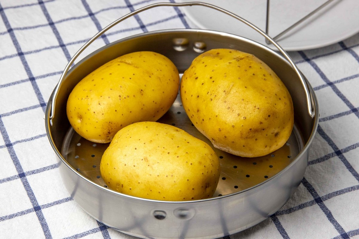 Wash the potatoes for the potato croquettes