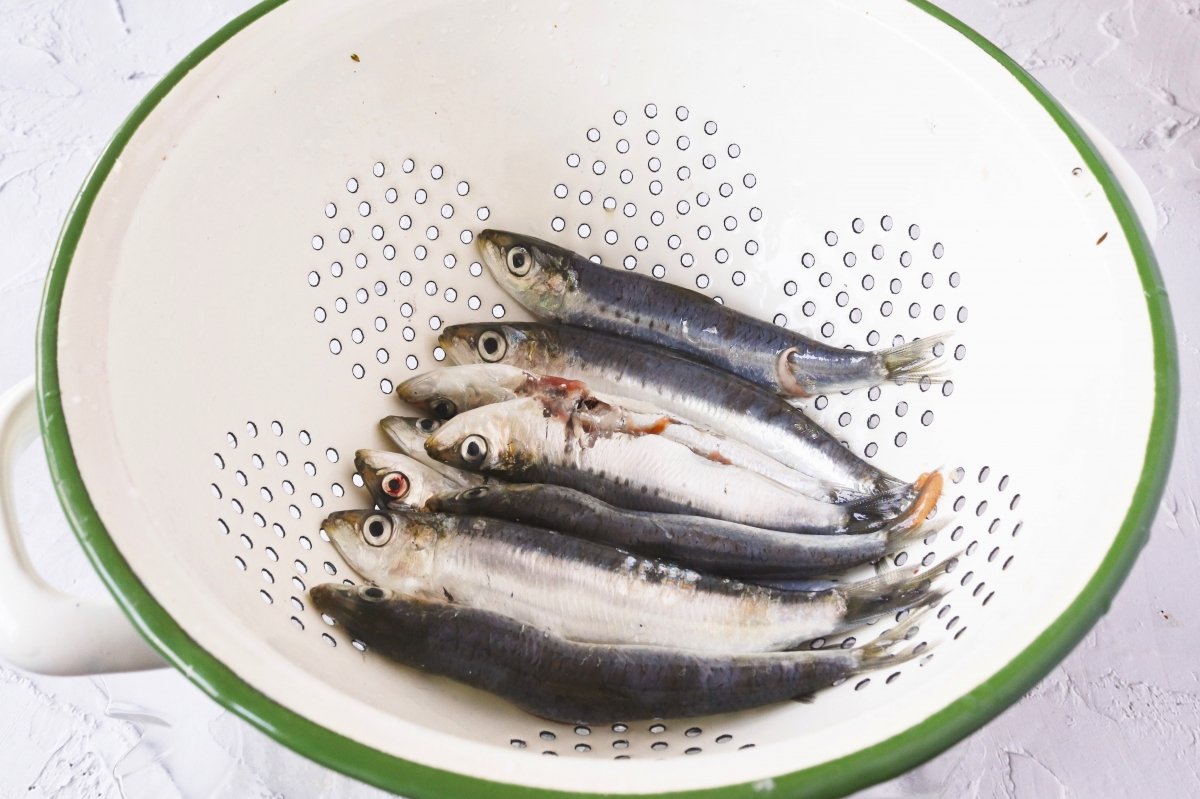 Lavar las sardinas para hacerlas en la freidora de aire