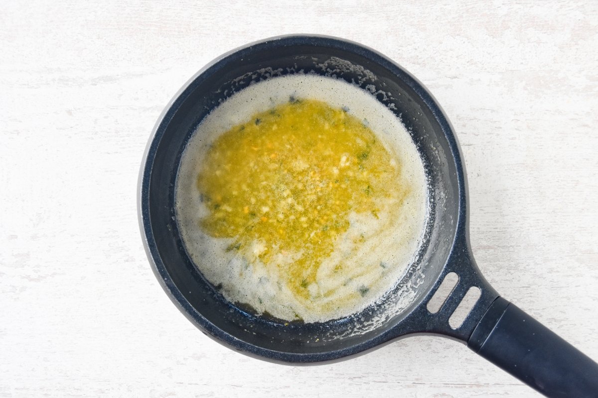 Ligamos la salsa con la mantequilla