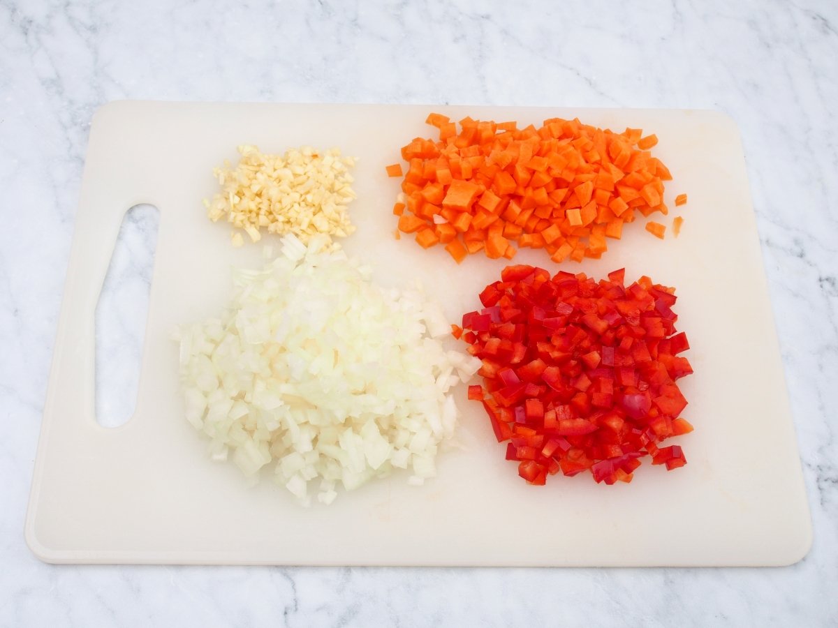 Limpiamos y troceamos las verduras