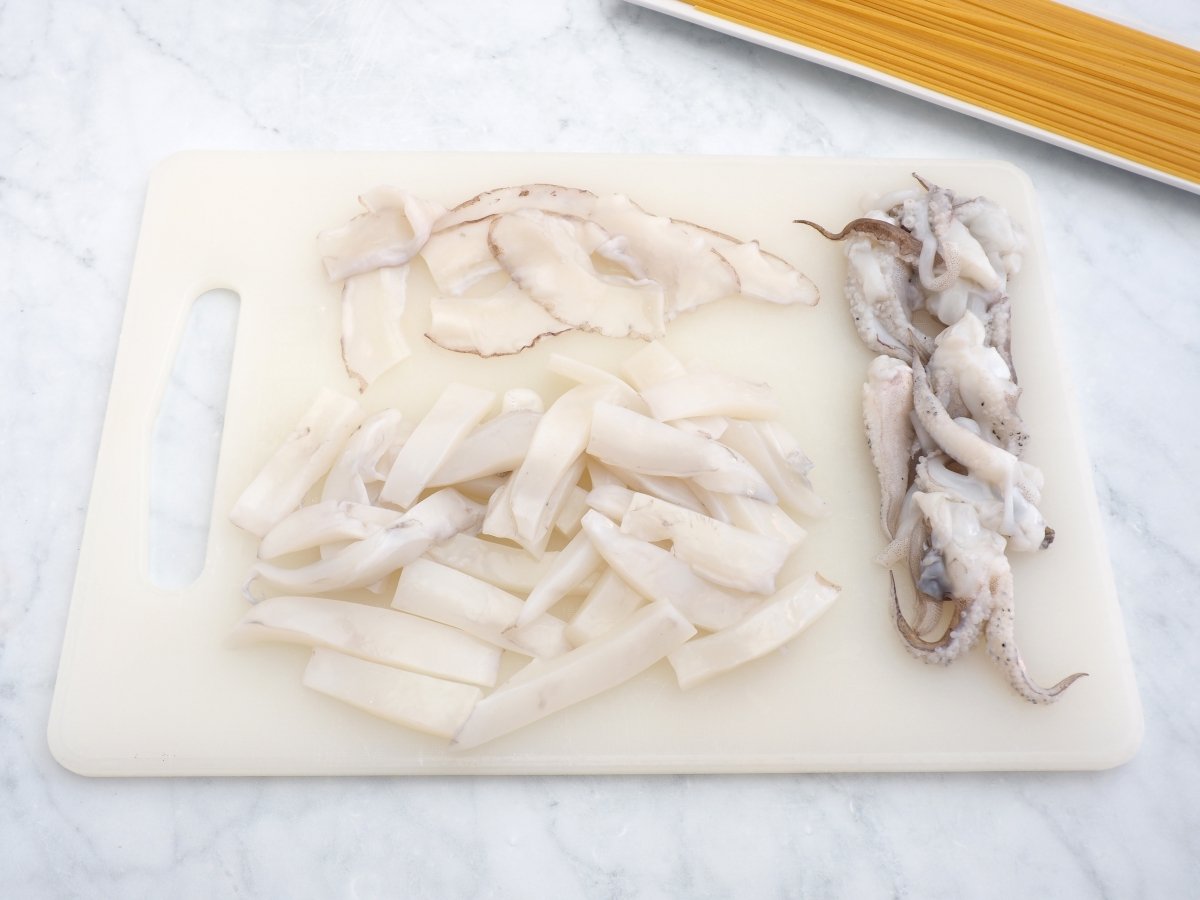 Limpiar y cortar la sepia