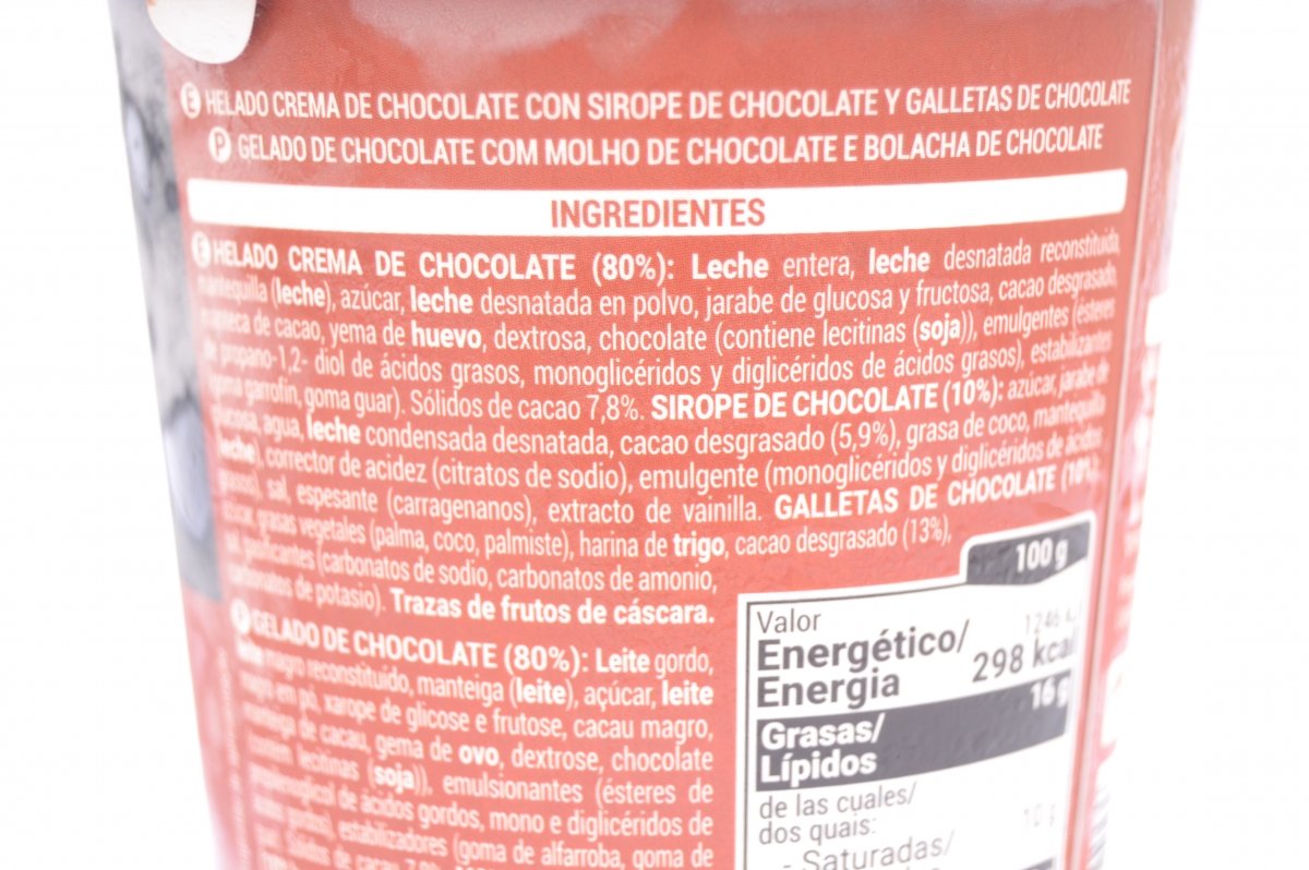 Listado de ingredientes del helado de chocolate con galleta Hacendado