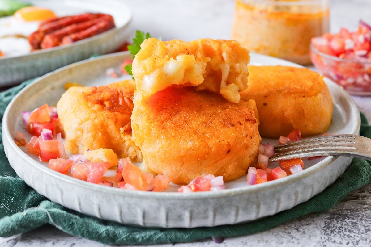 Llapingachos rellenos de queso