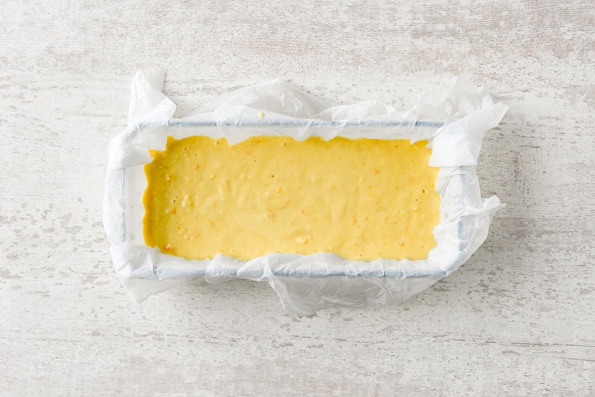 Llenamos el molde con la mezcla de naranja