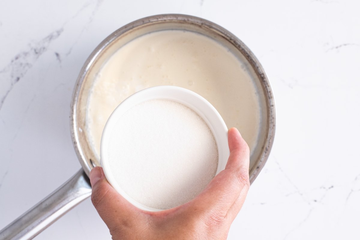 Llevamos a ebullición la leche del helado de pistacho