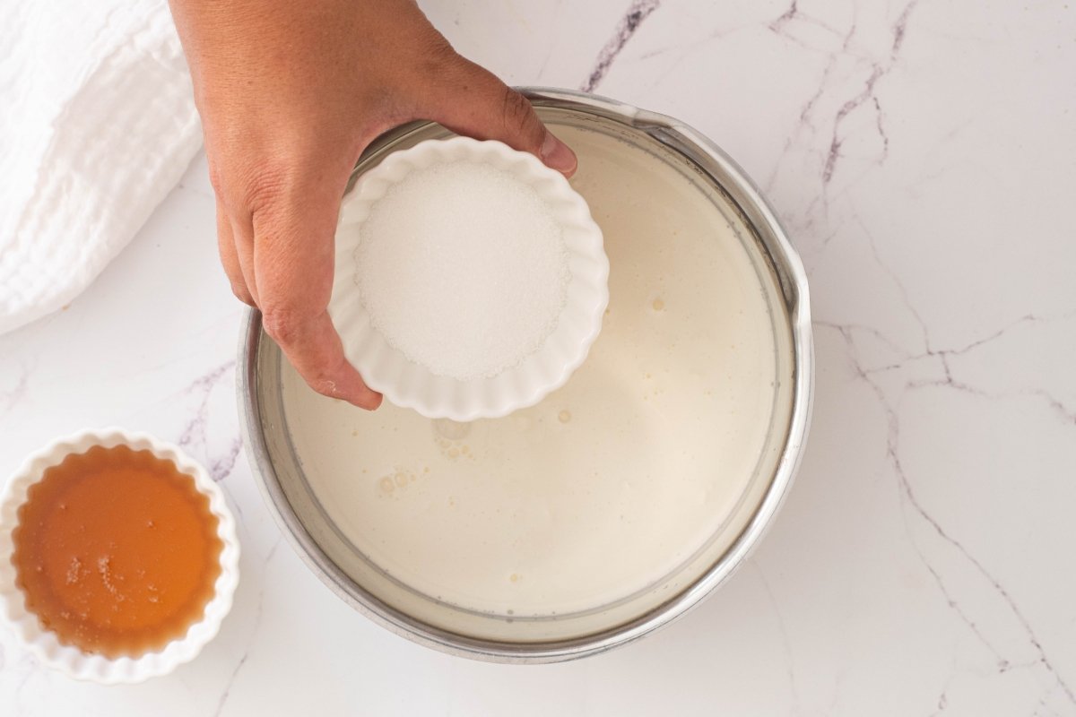 Llevar a ebullición los ingredientes del helado de té verde