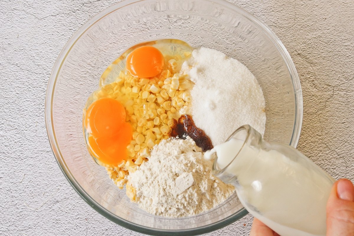 Llevar a un bol todos los ingredientes de la masa de las chorreadas