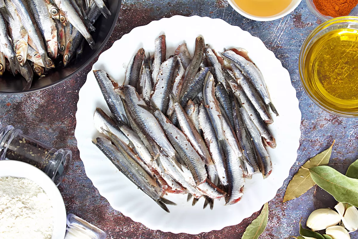 Los boquerones salpimentados de los boquerones en escabeche