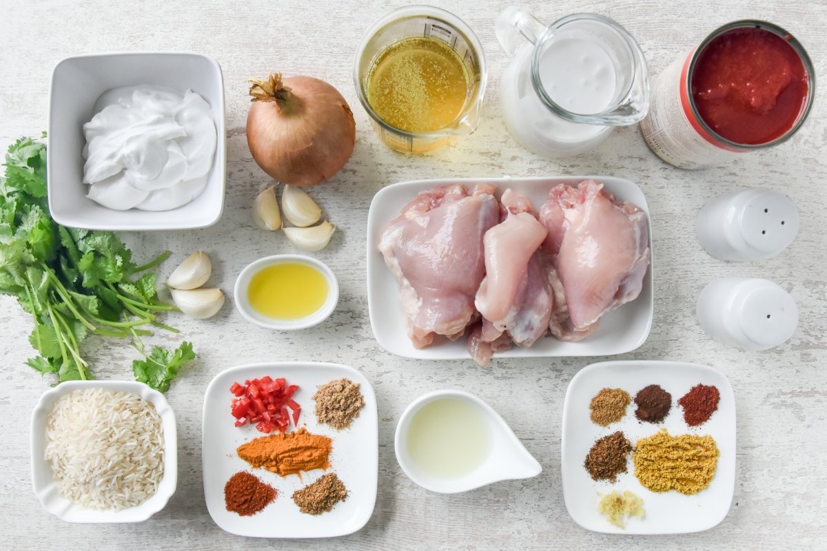 Los ingredientes de la marinada para el pollo.