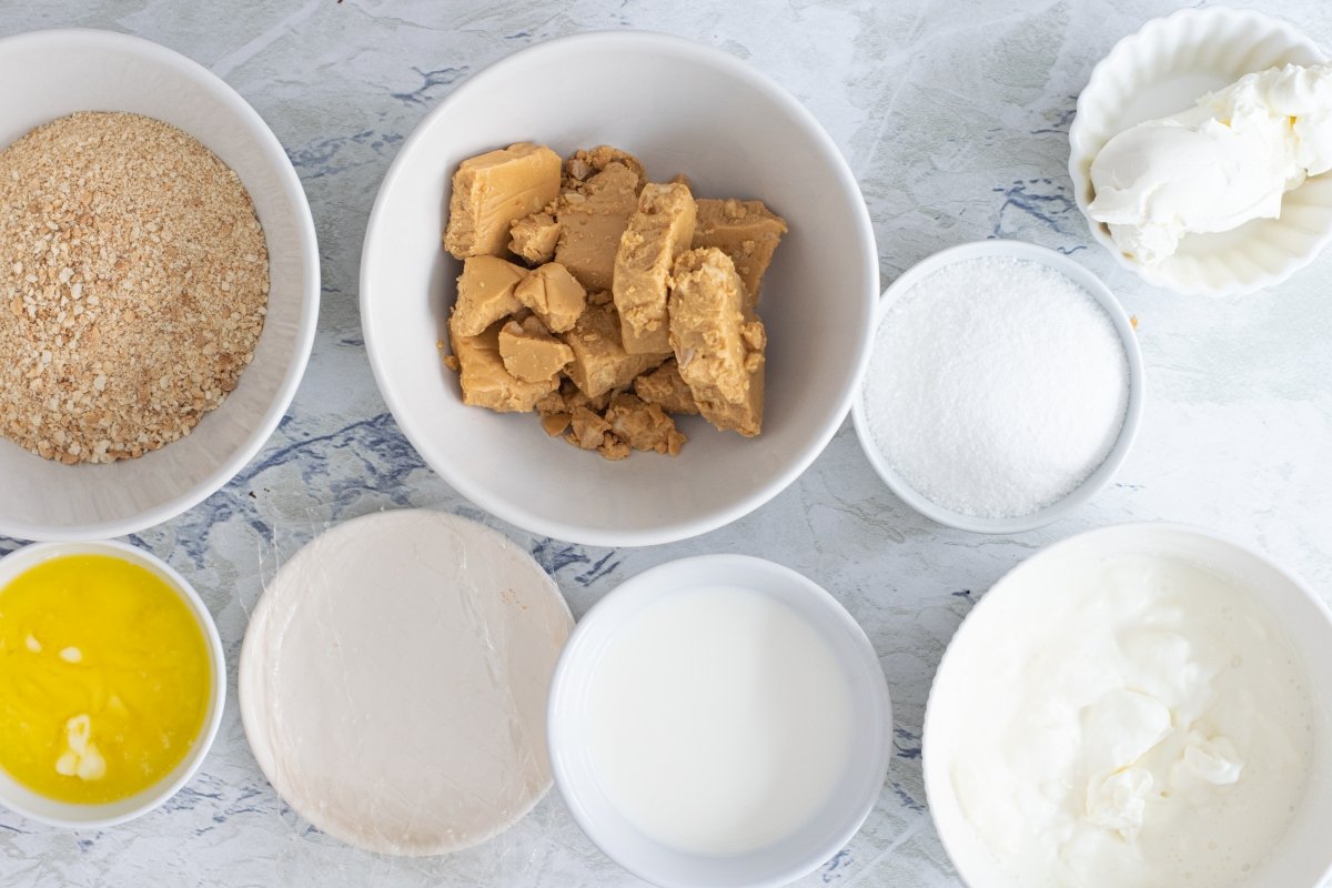 Los ingredientes de la tarta de turrón