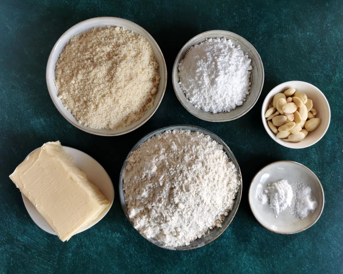 Kourabiedes (galletas de almendra griegas) 1 Los ingredientes de los kourabiedes *