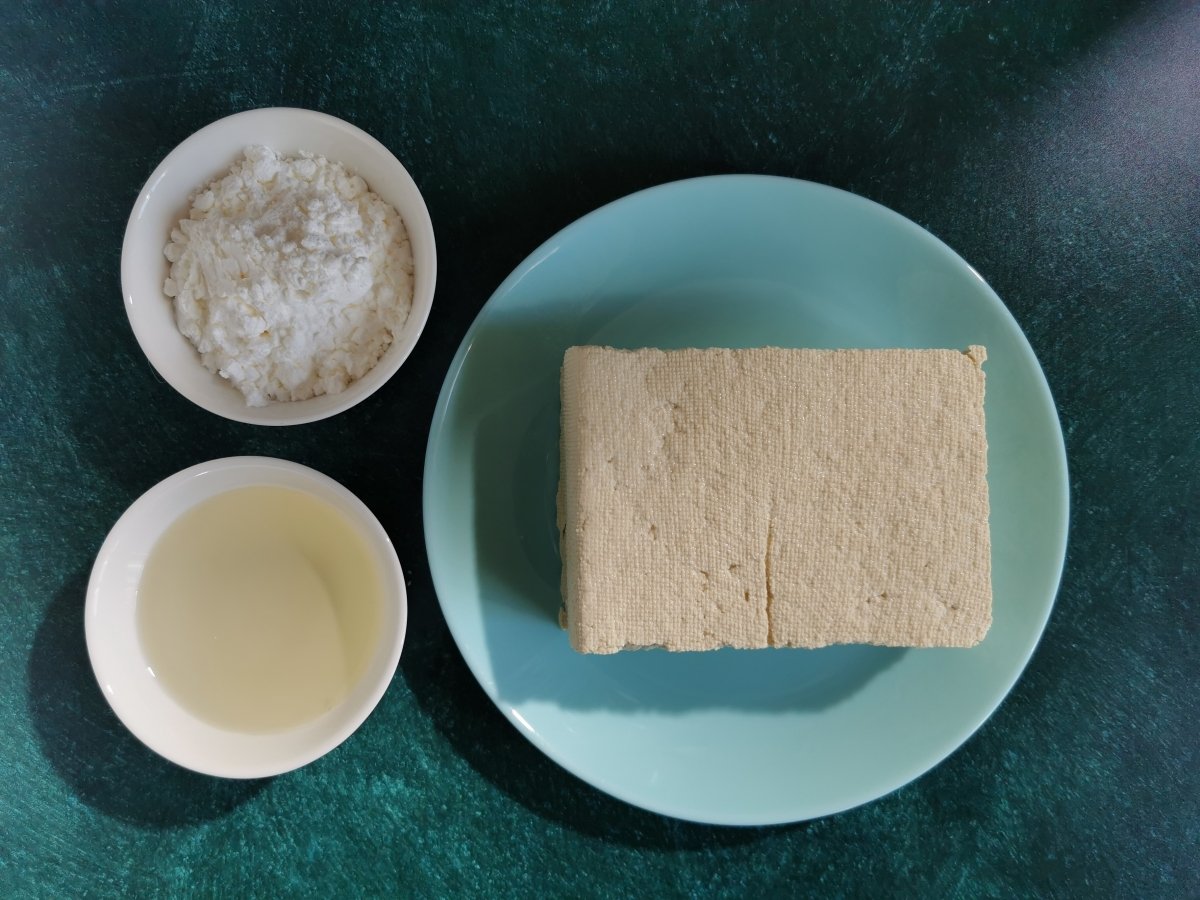 Los ingredientes del tofu crujiente