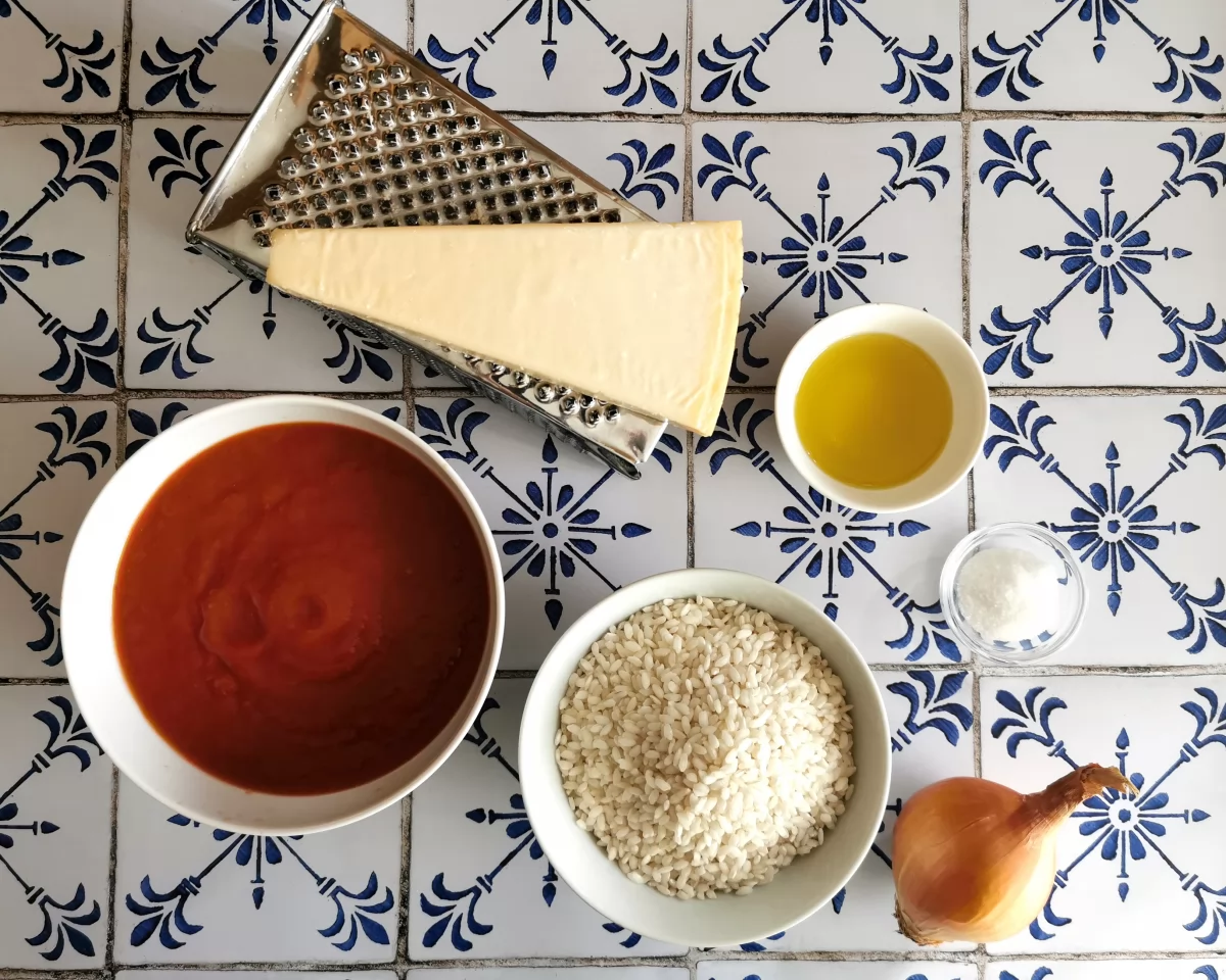 Risotto de tomate y parmesano 1 Los ingredientes para el risotto con tomate y parmesano *