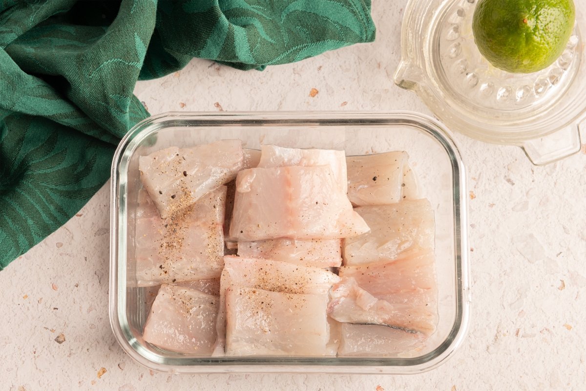 Lubina con lima para hacer moqueca de peixe