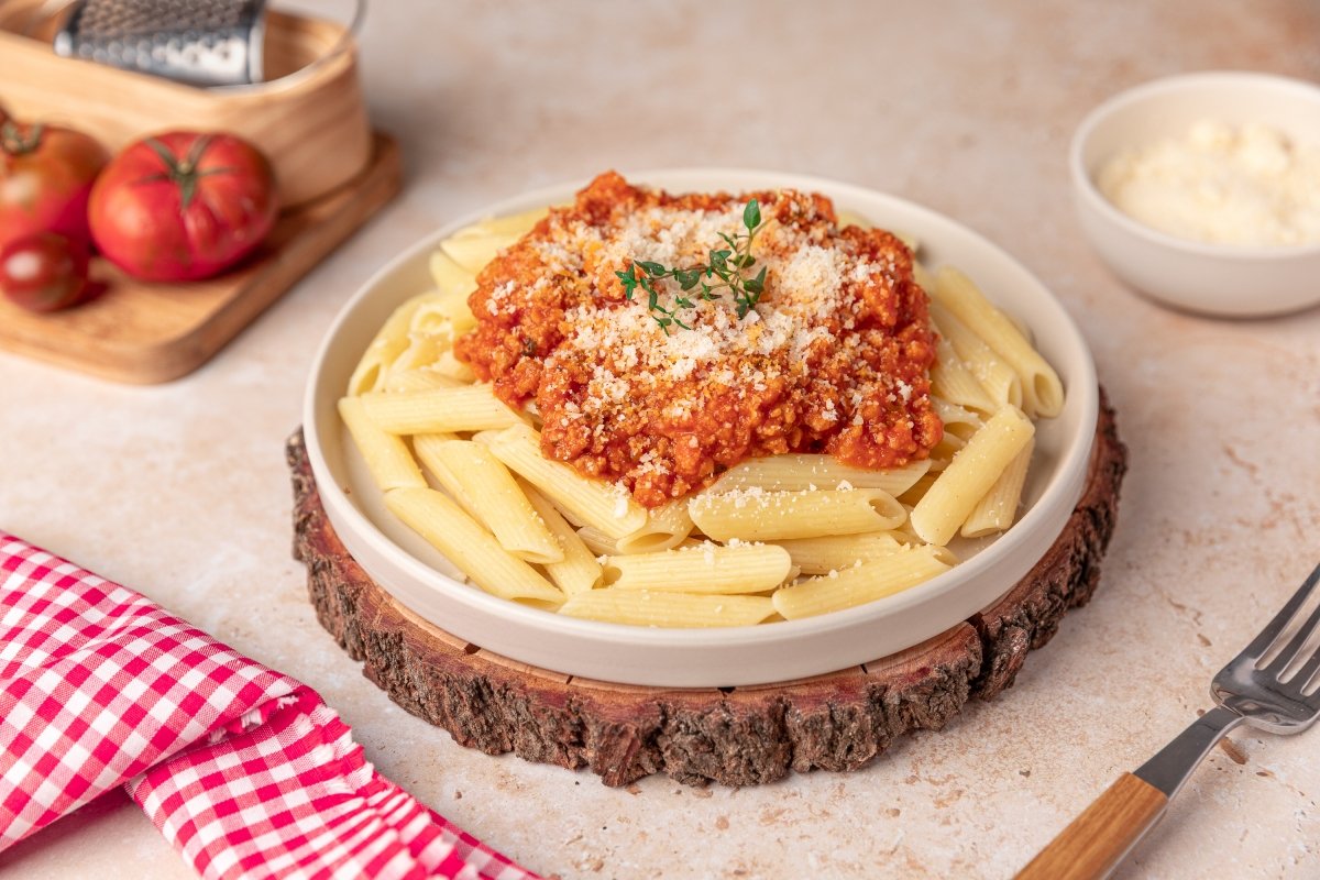 Macarrones a la boloñesa en Thermomix servidos