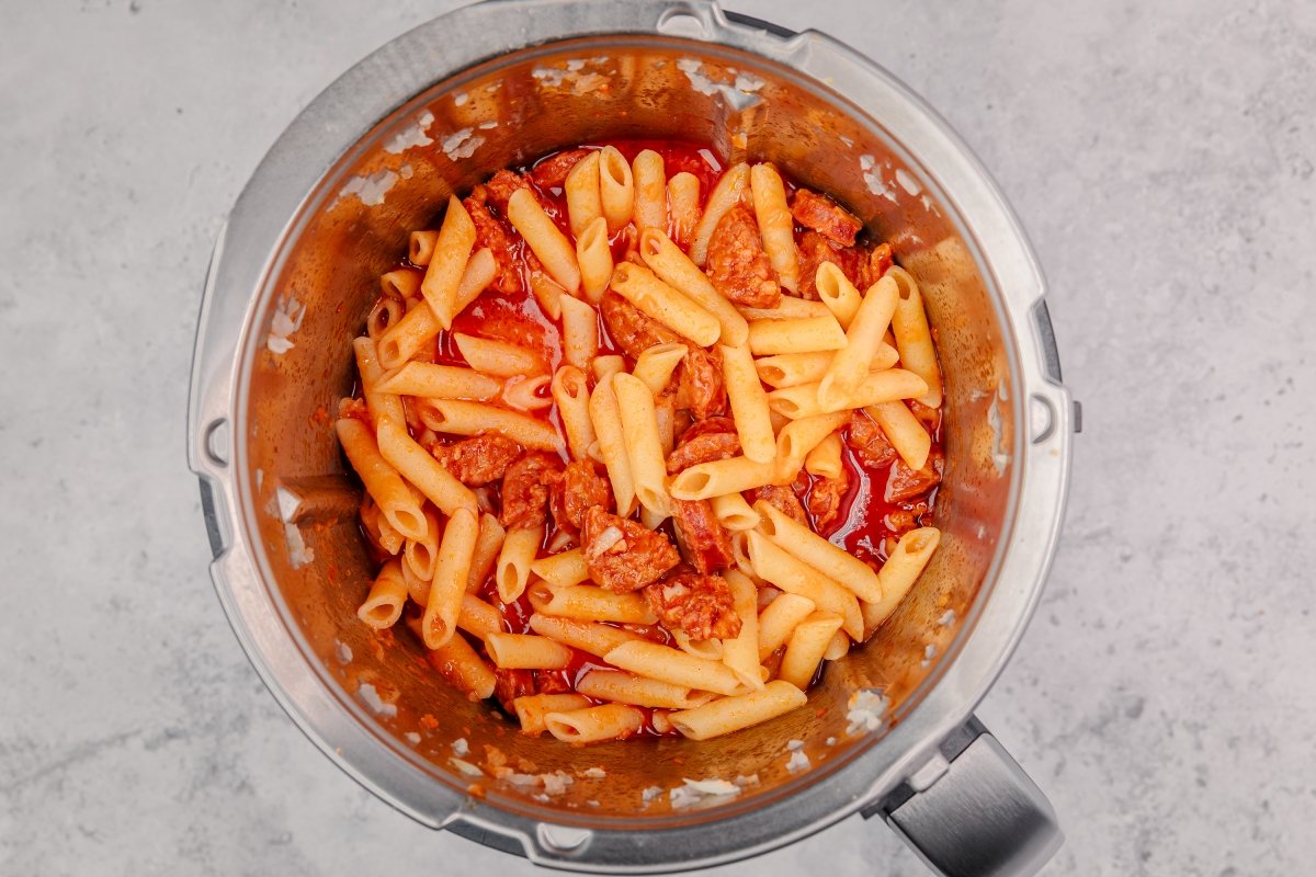 Macarrones con chorizo en Thermomix reposando