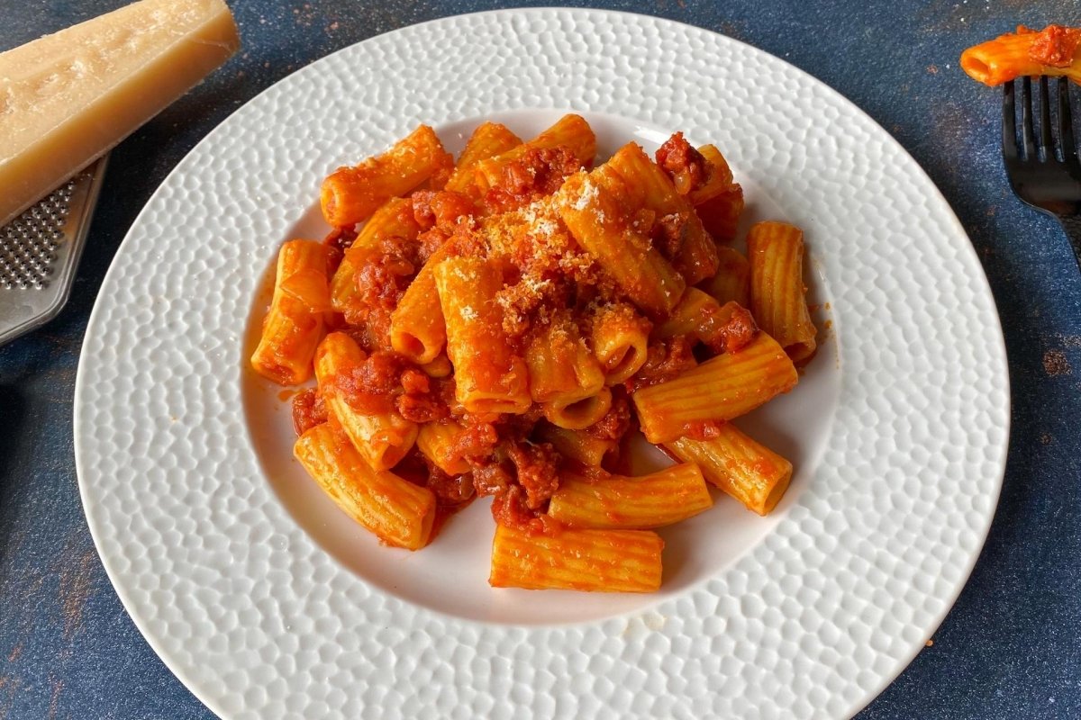 Tratado interior ceja Macarrones con chorizo y tomate, receta de pasta que gusta a todos