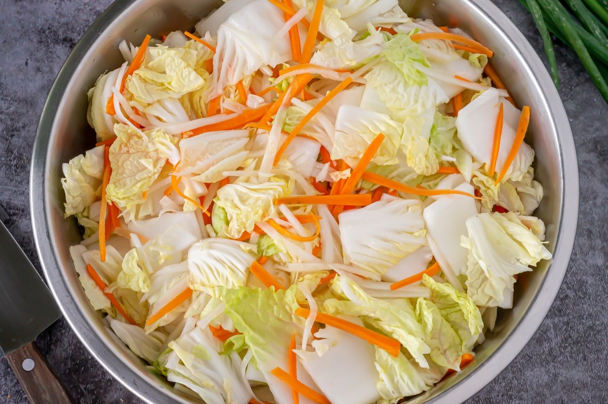 Macerar con sal las verduras del kimchi