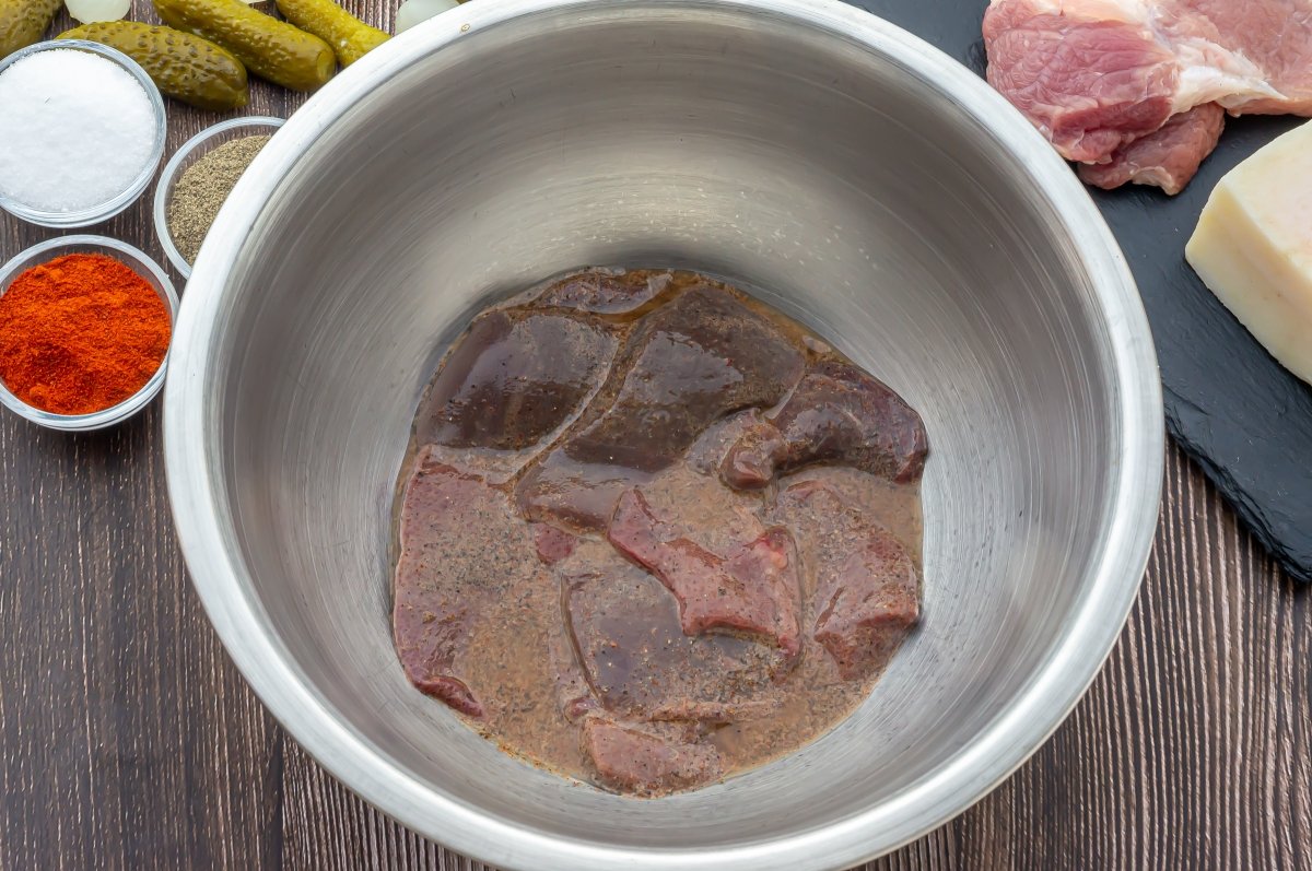 Faire macérer le foie du pâté de campagne