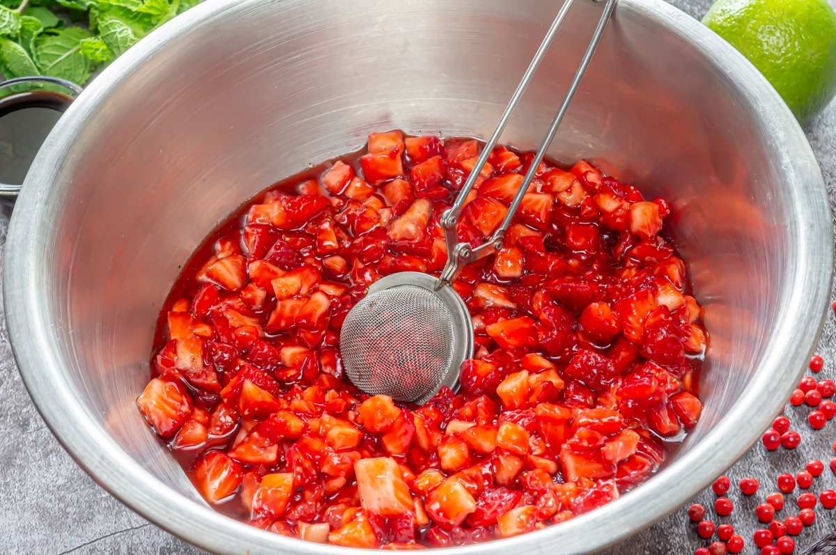 Macerar las fresas para el tartar