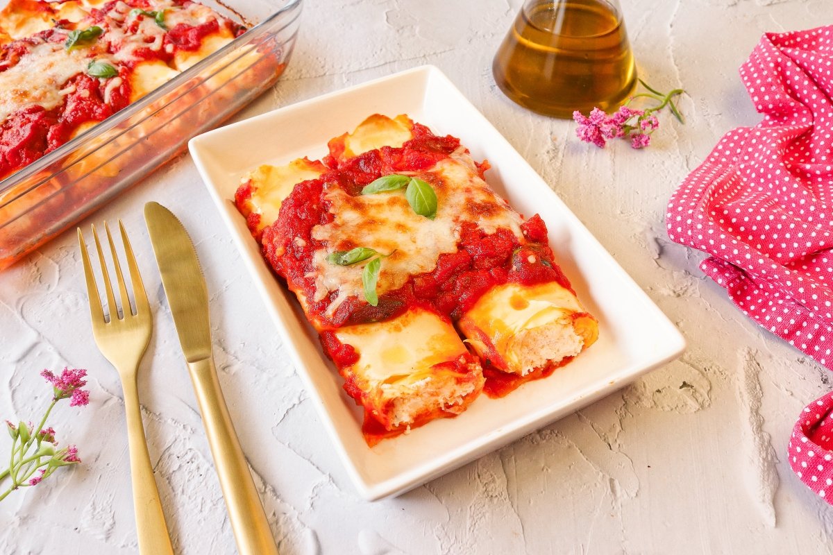 Manicotti con salsa marinara