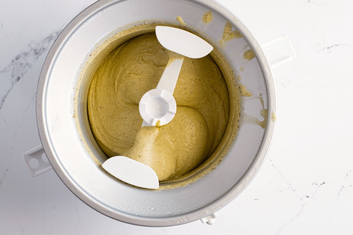 Mantecamos el helado de pistacho