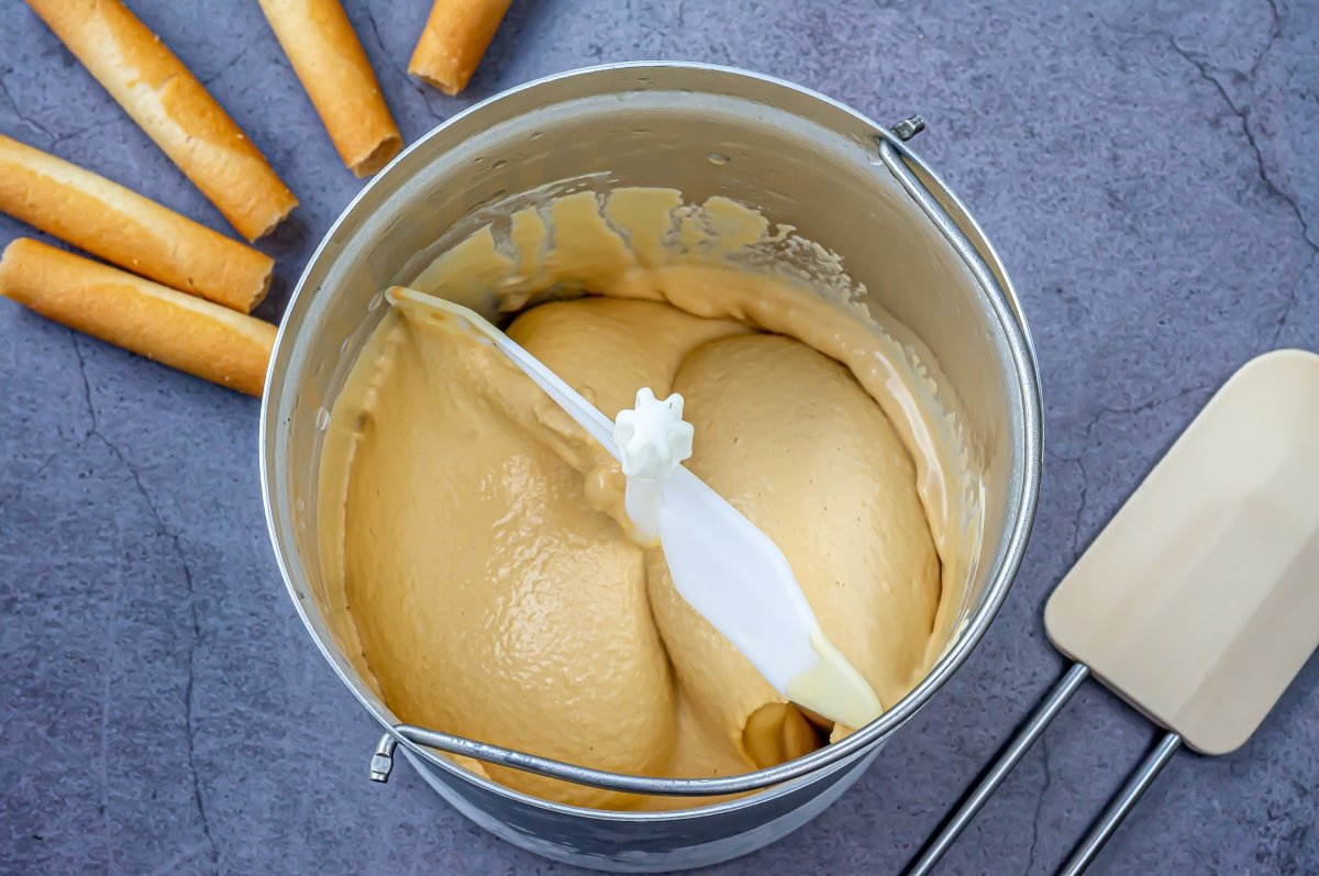 Mantecar el helado de dulce de leche