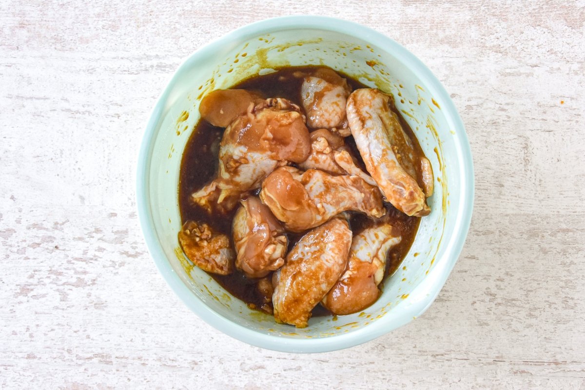 Marinamos las alitas de pollo