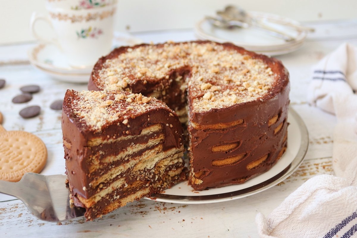 Tarta de chocolate con base de galletas tipo María