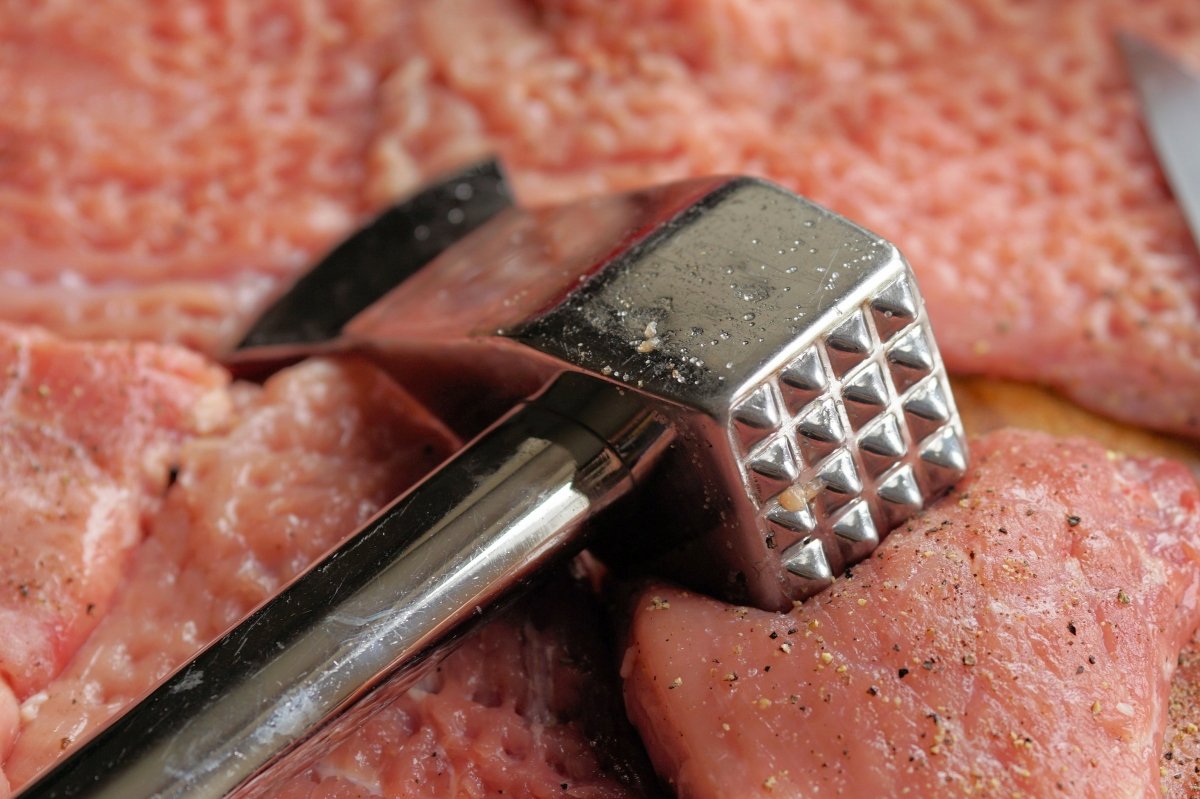 Martillo o maza de cocina para ablandar carnes duras