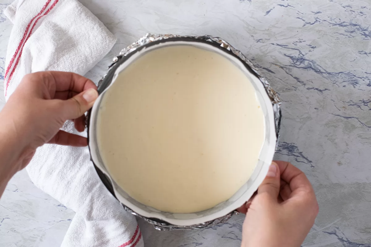 Tarta de queso japonesa 12 Masa de la tarta de queso japonesa en el molde
