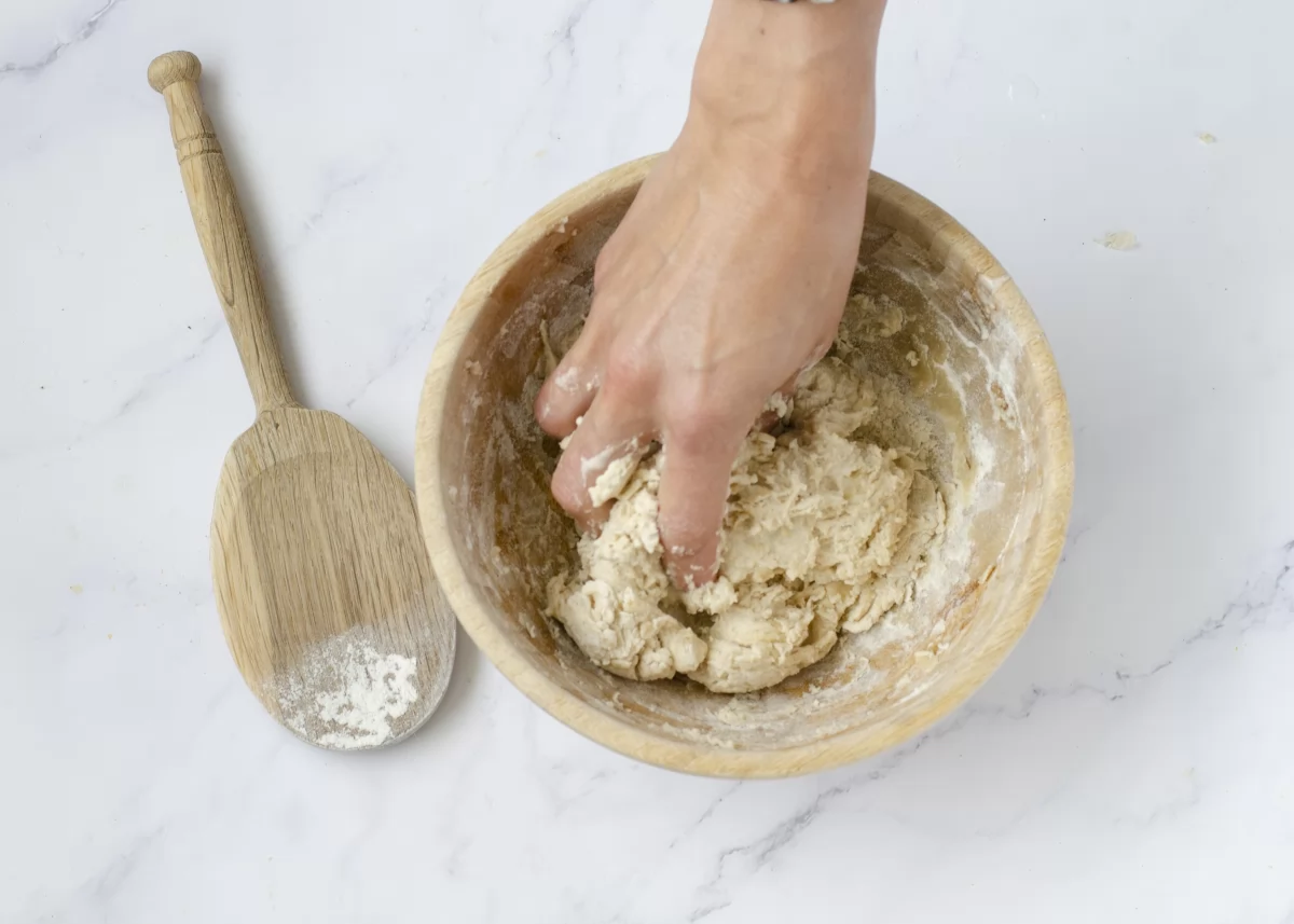 Masa de pan de pita en autolisis