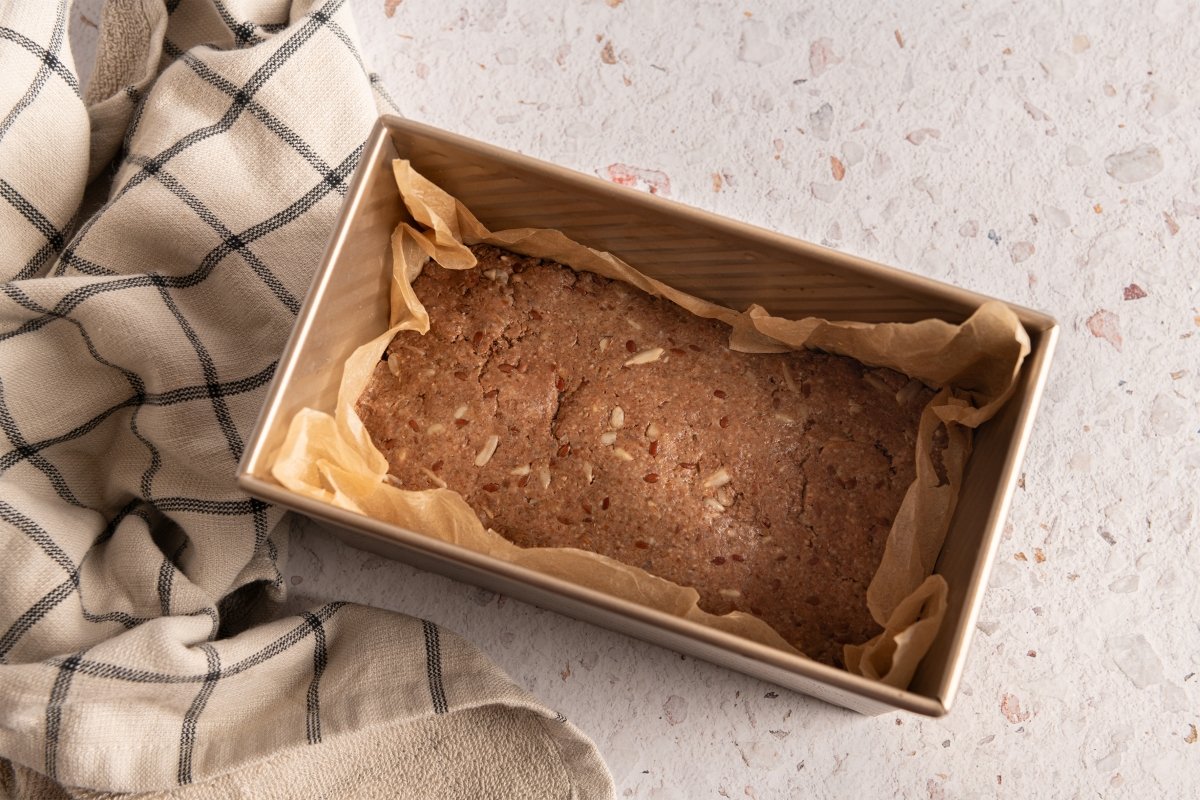Masa de pumpernickel en el molde