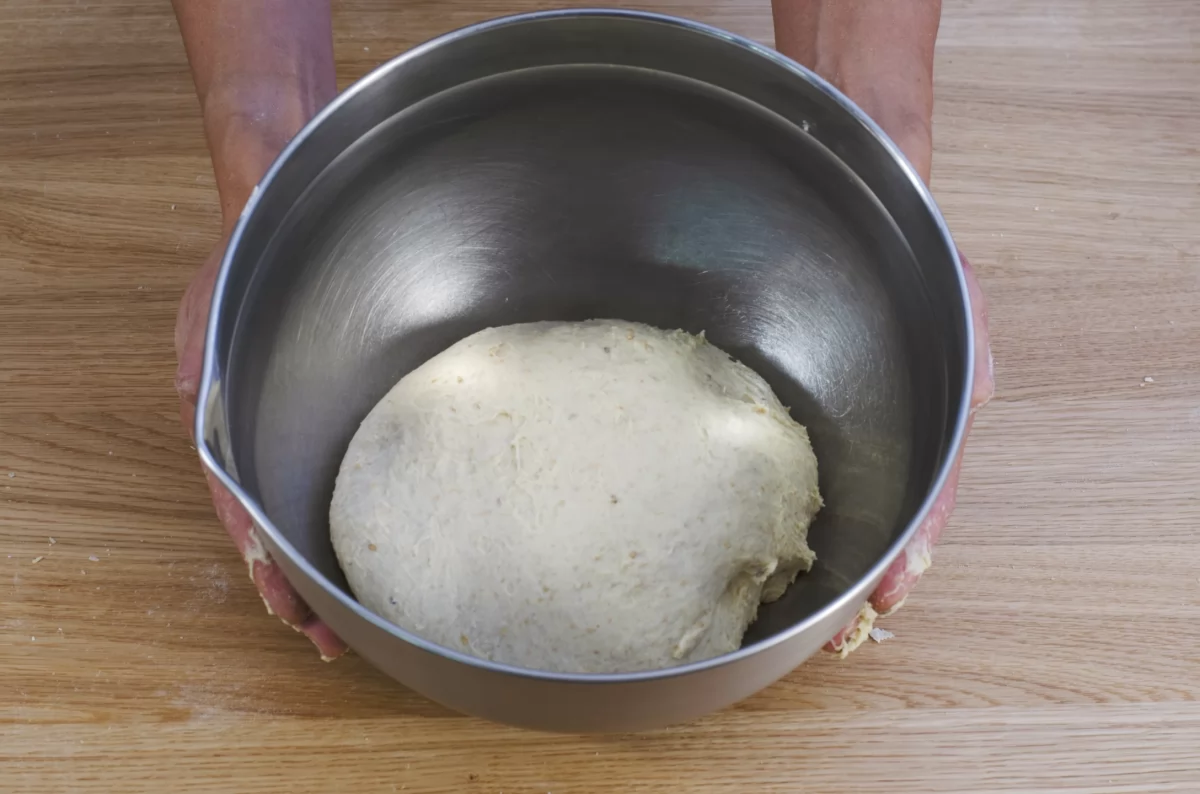 Pan de hamburguesa 5 masa en un bol lista para levar *