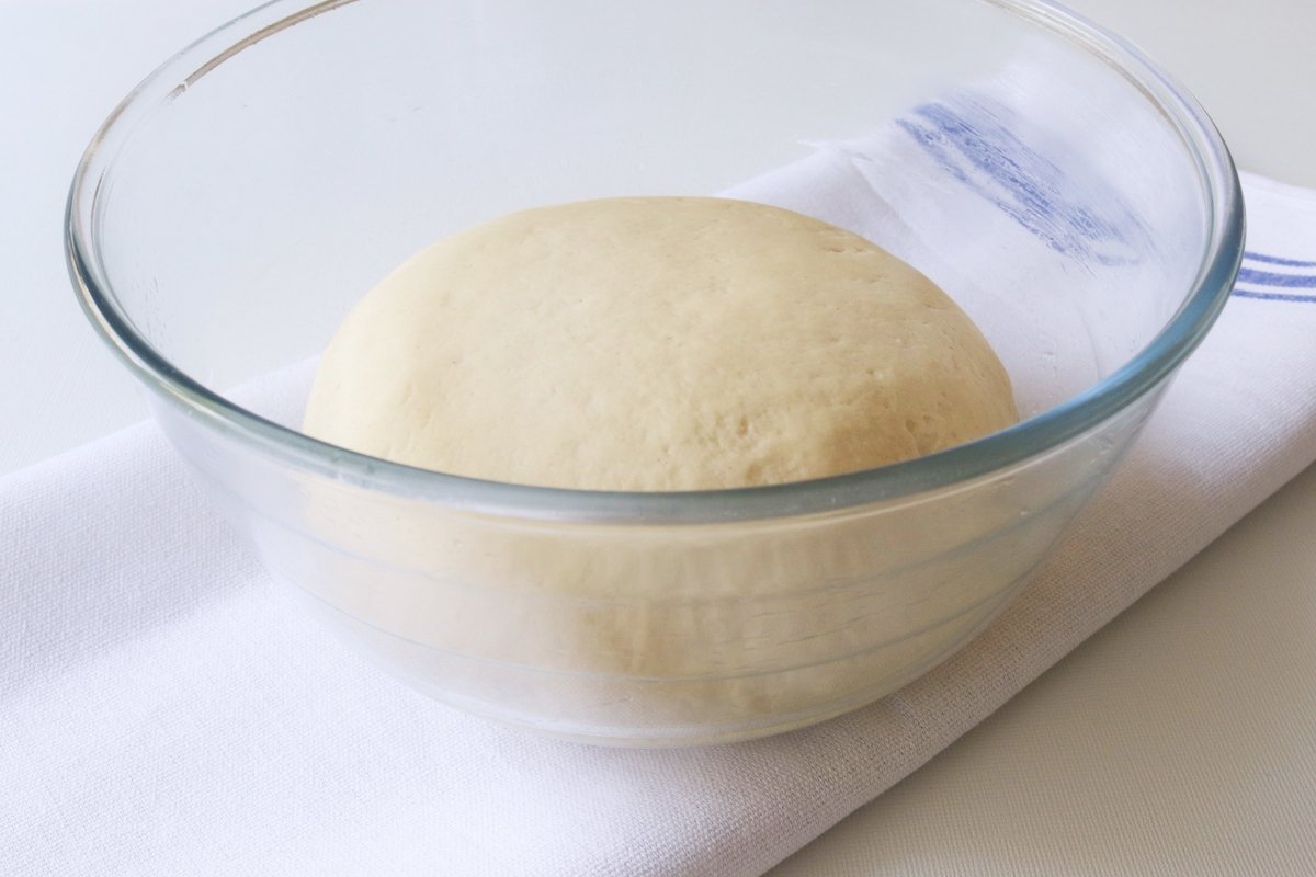 Leavened dough for breadsticks