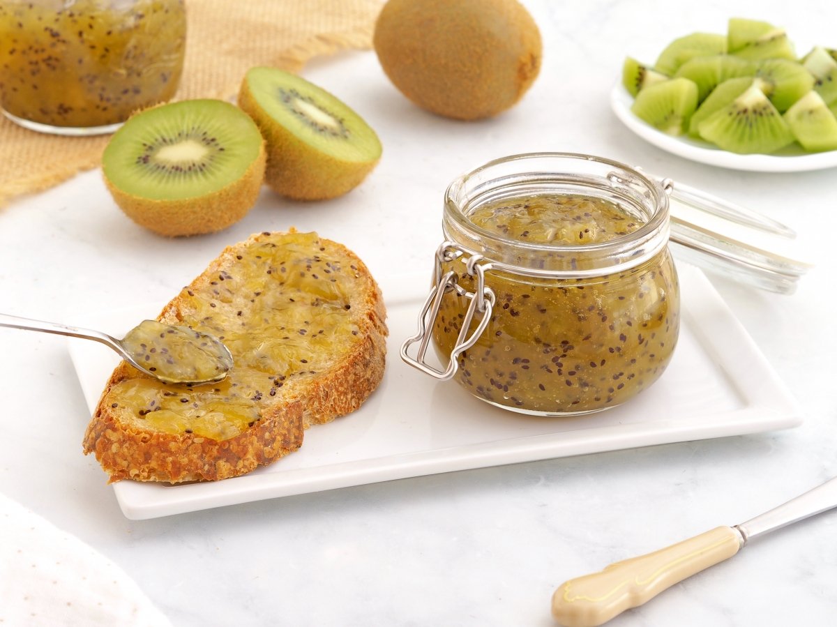 Mermelada de kiwi lista para usar