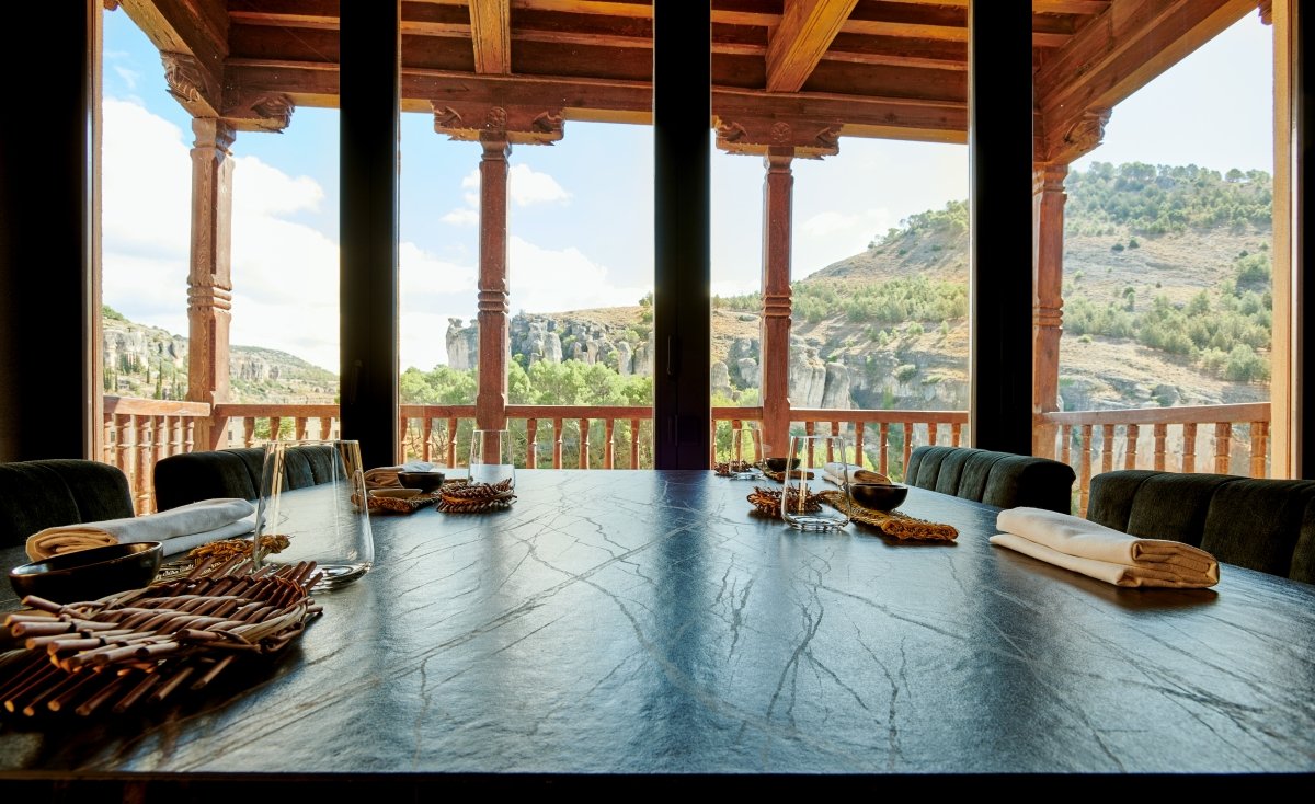 Mesa con vistas del restaurante Casas Colgadas en Cuenca