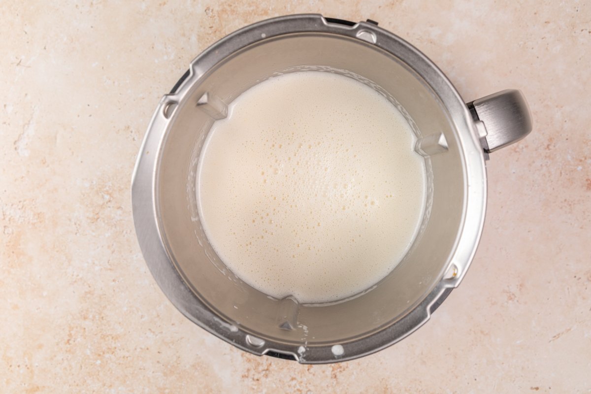 Mezcla cocinada del flan de queso en Thermomix