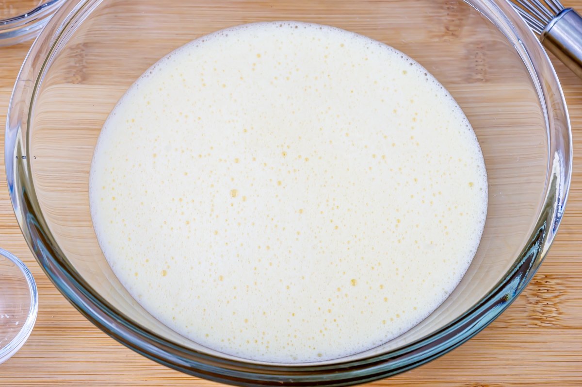 Frothy egg mixture for dorayakis