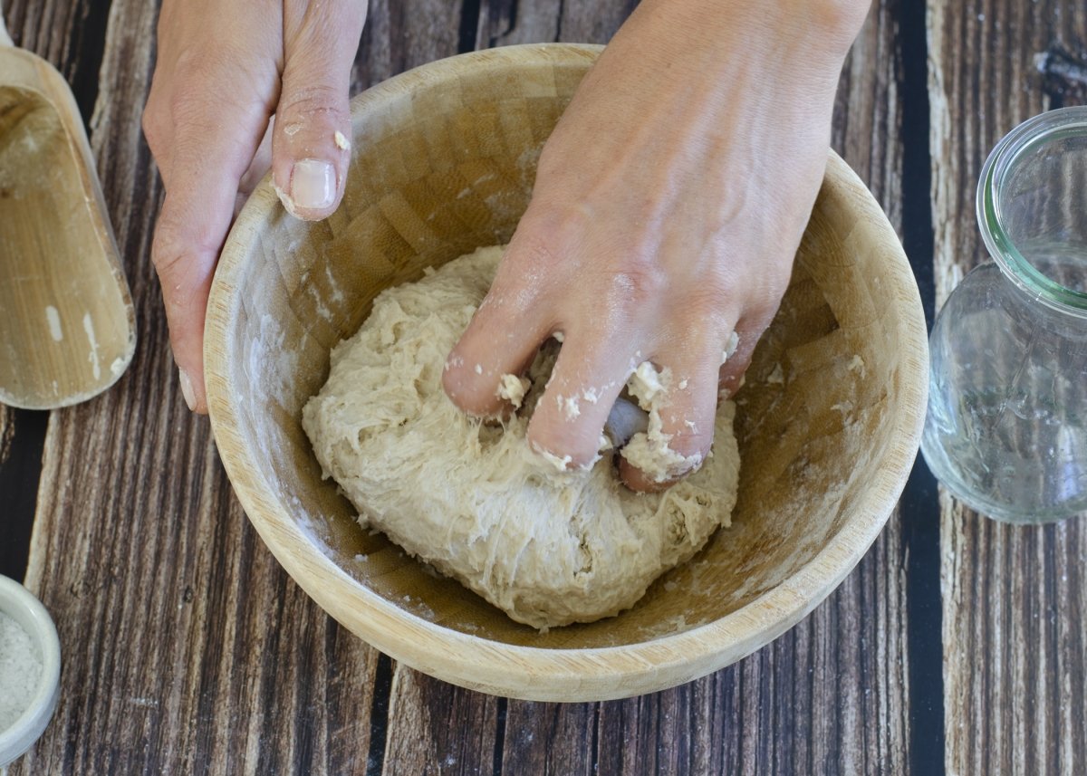 Mezclado inicial de la harina y el agua