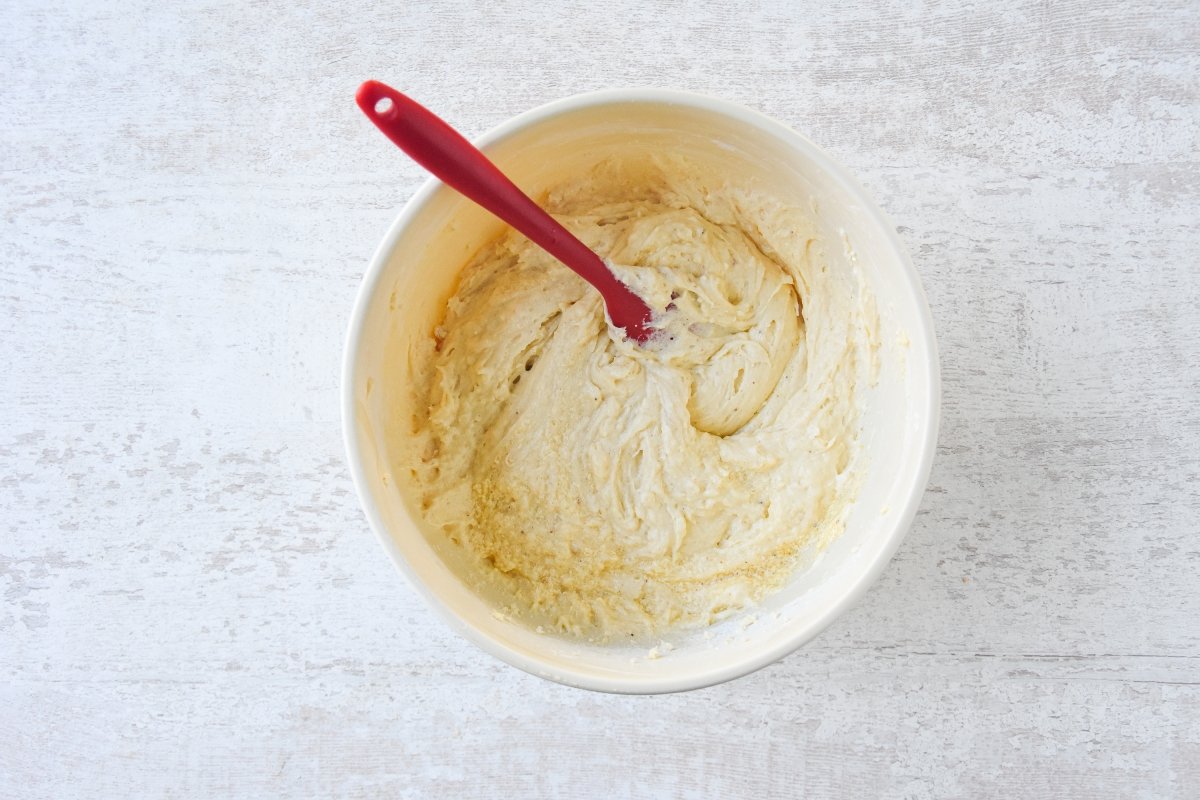 Mezclamos con la harina y la leche