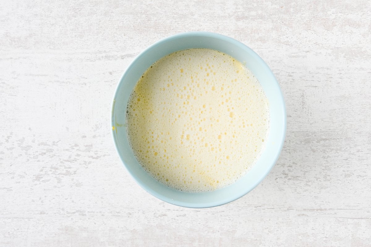 Mezclamos con la mezcla de leche y nata