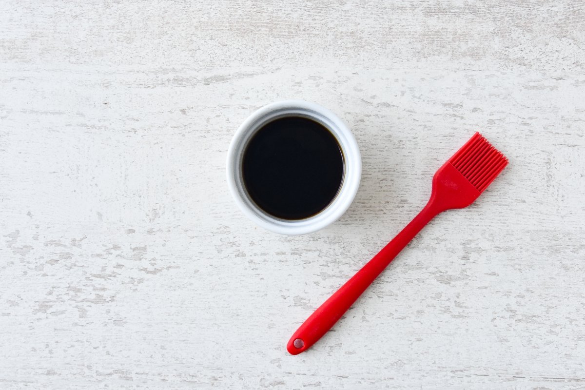 Mezclamos el café frío con el amaretto