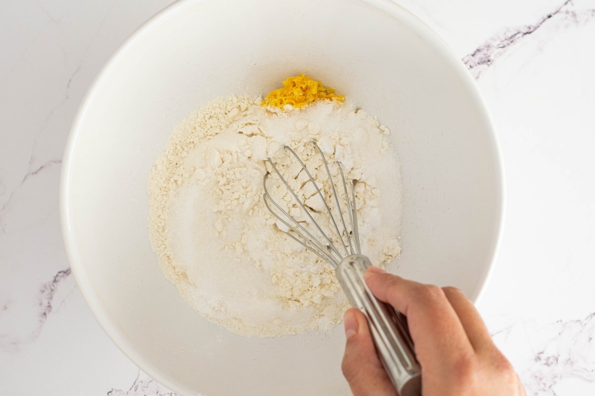 Mezclamos ingredientes secos de los pancakes de limón