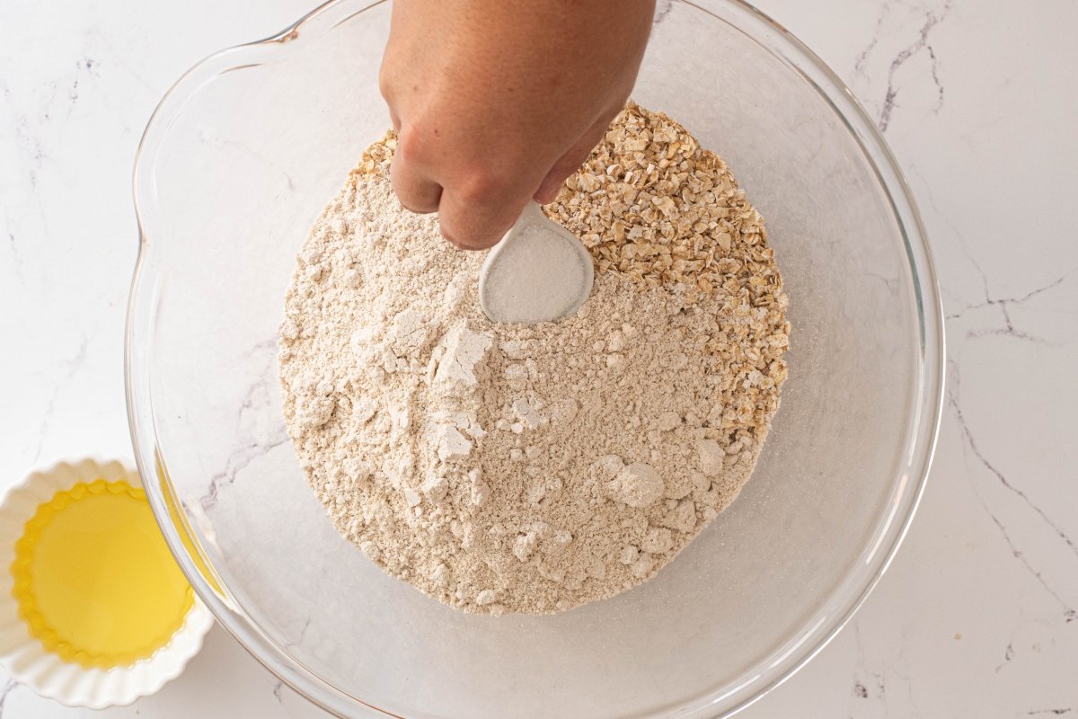 Mezclamos la avena del pan de avena