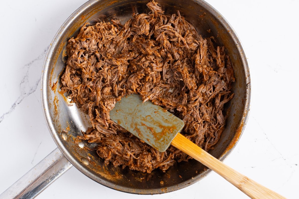 Mezclamos la carne de la arepa pelúa