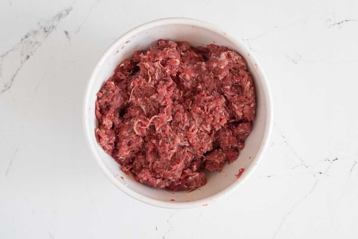 Mezclamos la carne de los Mititei