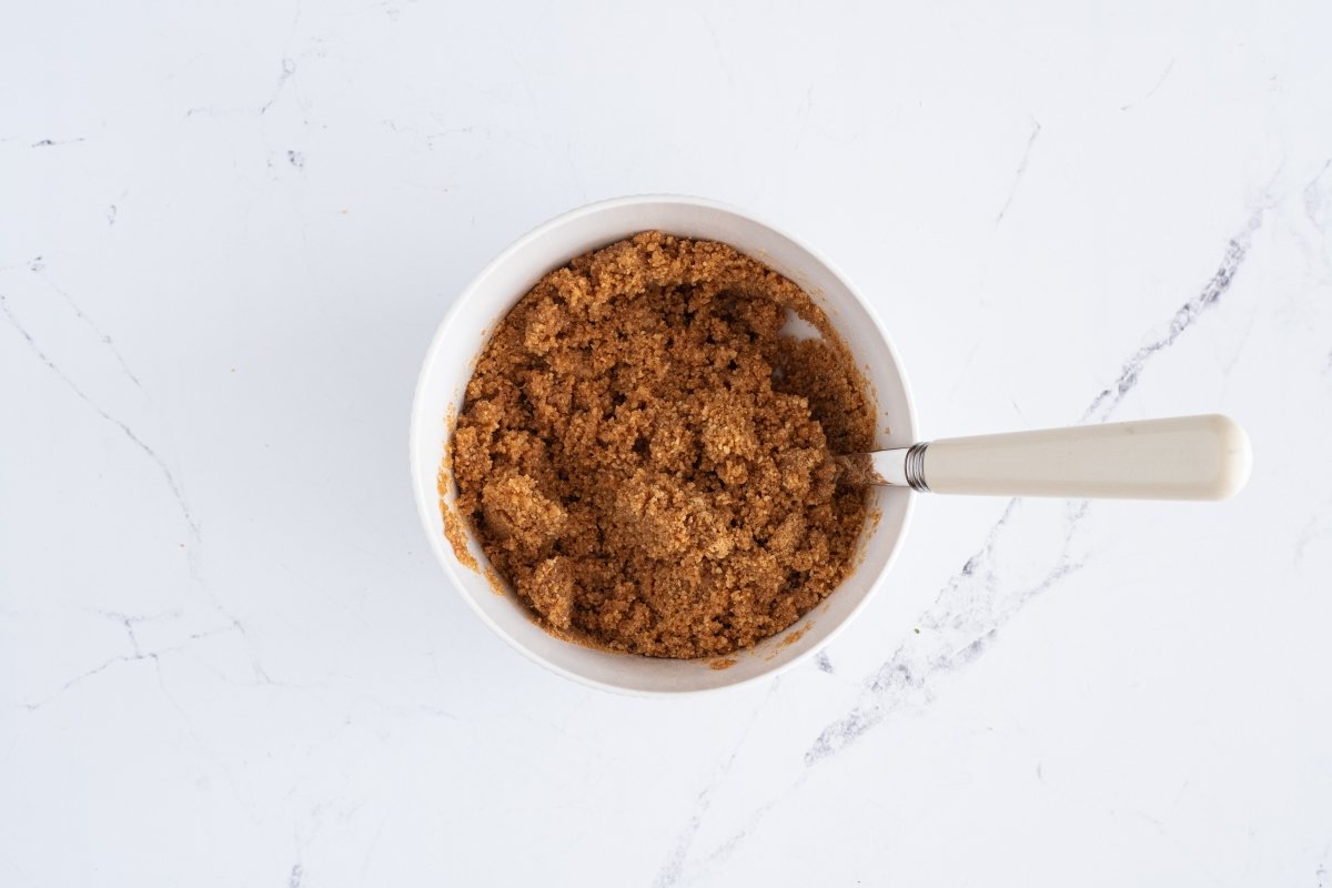 Mezclamos la galleta de la tarta de leche merengada