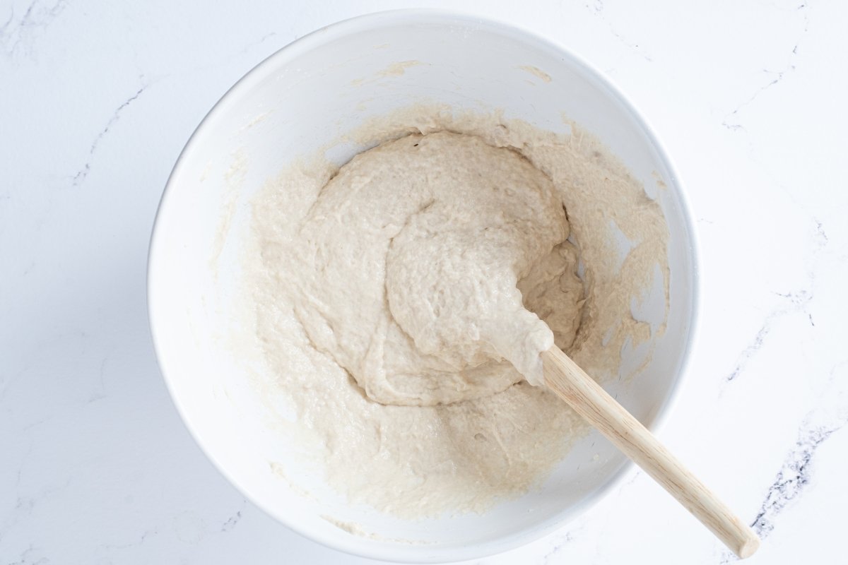 Mezclamos la masa de los tejeringos