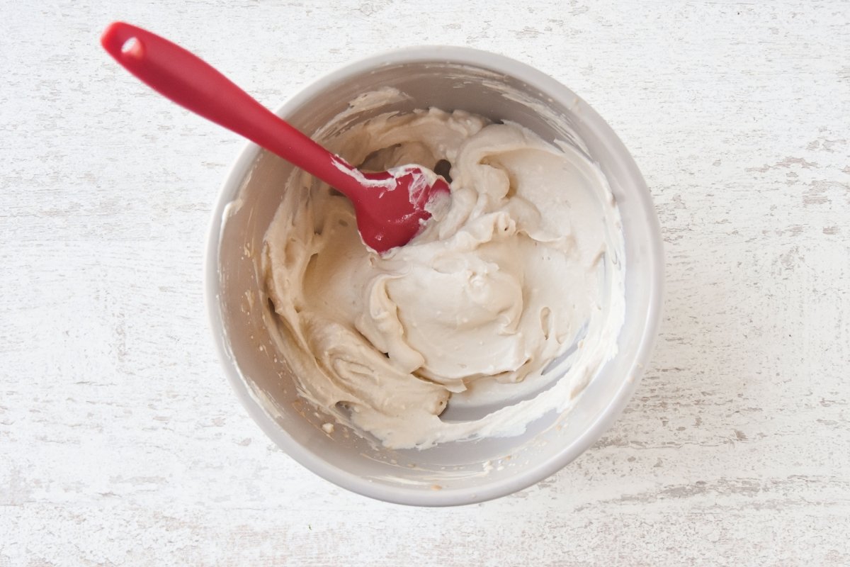 Mezclamos la nata con el mascarpone
